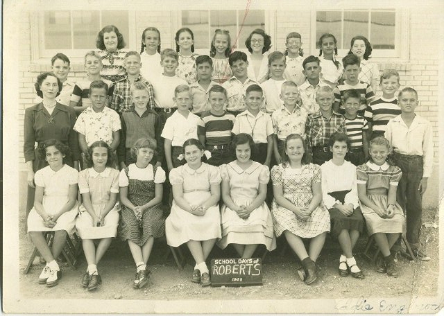 1948 ROBERTS ELEMENTARY GRADE
top row left to right jessie carter kimmel, --,virginia floyd, joanne rice handelmann, joyce bourdon shelton, sally obrien , --, sylvia sims
2nd row, nat turner, a.dee simpson, gary kelly,--,--,--,--,--,paul trahan
3rd row