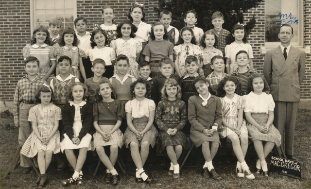 1947 MACGREGOR ELEMENTARY 3RD GRADE
Bottom row,third from right side: Sylvia Davis Ready; Second row from bottom: Left to right Clem Barrere, ...., Jimmy Miller,....., Billy Day,....