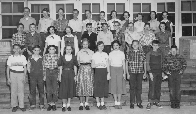 PERSHING JUNIOR HIGH-MRS.ROSE HOMEROOM

TOP ROW--alan engberg, mike hudgins, tony hall, ??, lewis foley, robert fleming,virginia floyd, katherine slaughter, ??, barbara fisk, ??
MIDDLE ROW--joe feagin, stanley ferguson, ??, frances ferrell. robert fock