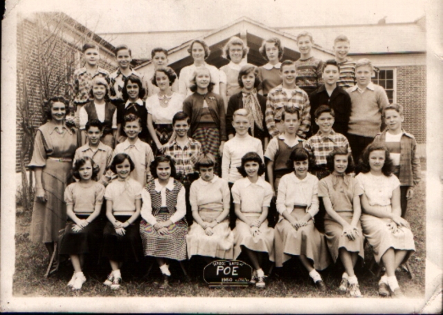 POE ELEMENTARY-1950

Bottom l-r carolyn lawrence, marion bostick, deanna brateman, lilly ann thompson, jen tomlinson, betty hohit, elaine rosenthal, kitty white
2nd--john arthur alvarez, tommy tengg, raymond withrow, bob robertson, john scarborough, ji